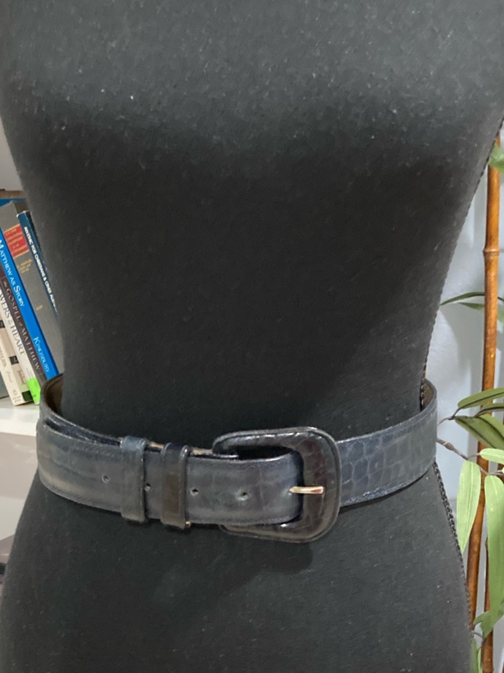 Doncaster Navy Blue Croc-Embossed Leather Belt with Leather Buckle (Small)